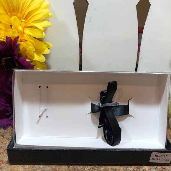 Brand Q Mens Unique Red Leapord Print Bow Tie & Lapel Pin W/Stunning Rhinestones - Picture 2 of 8